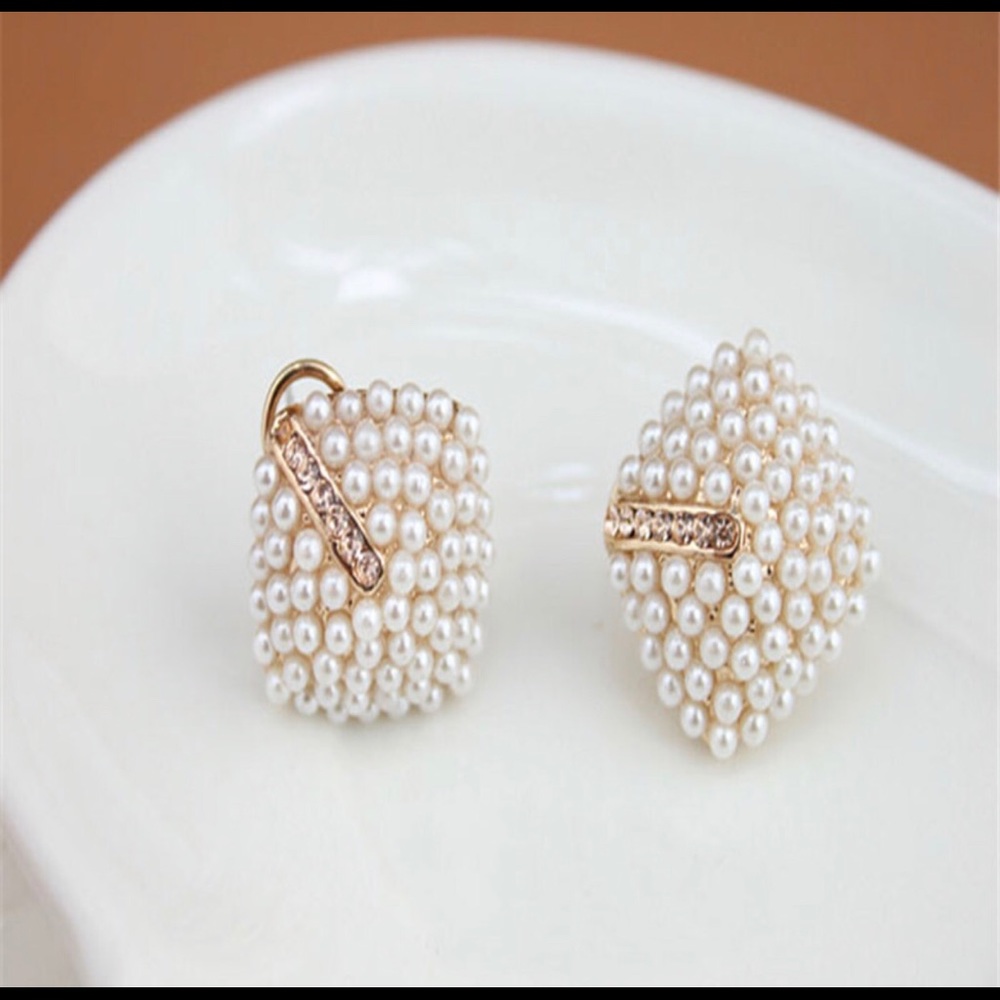 Pearl Studs Earrings 💎 - Picture 2 of 5